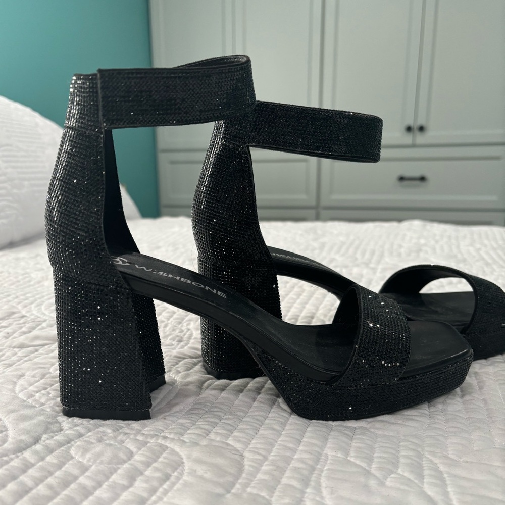 Wishbone Kiara Crystal heel in black